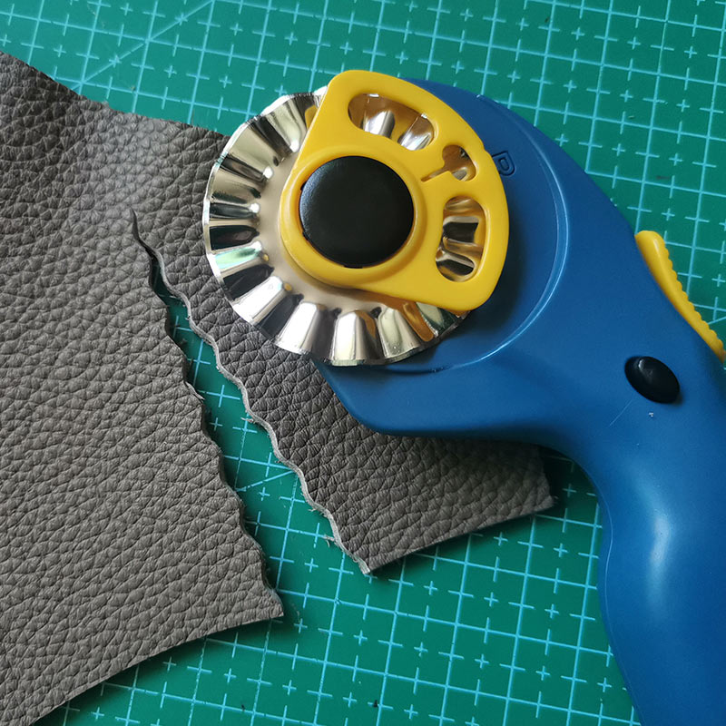 Роторный резак для лоскутного  – обзор и цена Textile Sewing Kit